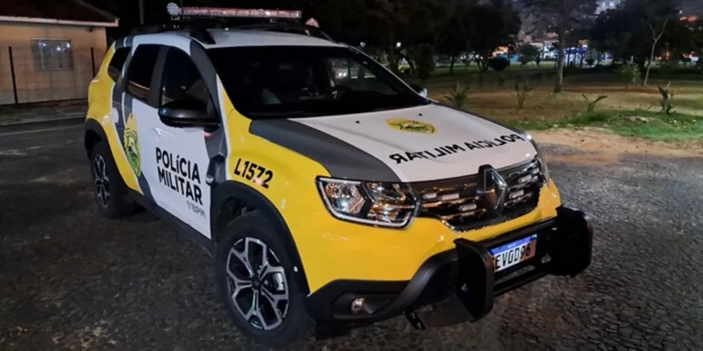 Os policiais encontraram o suspeito e o conduziram imediatamente à delegacia.