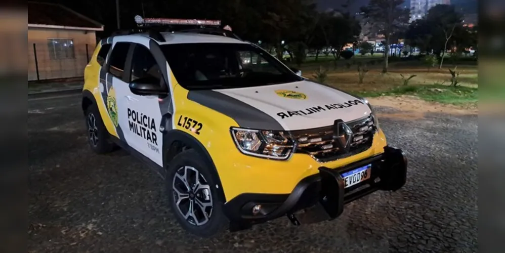 Os policiais encontraram o suspeito e o conduziram imediatamente à delegacia.