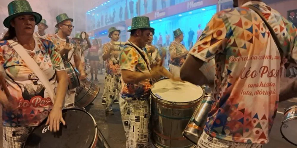 Desfiles aconteceram na avenida Vicente Machado