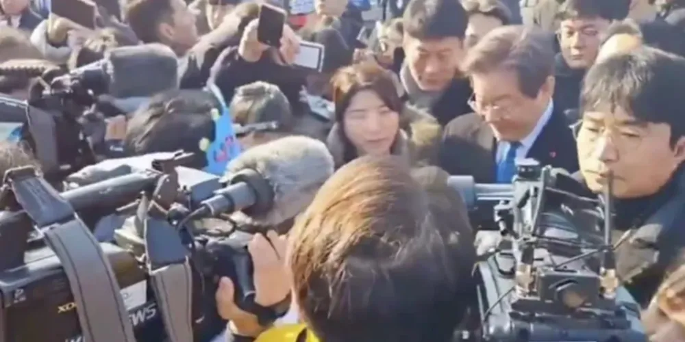 Agressor foi imobilizado logo após o crime.