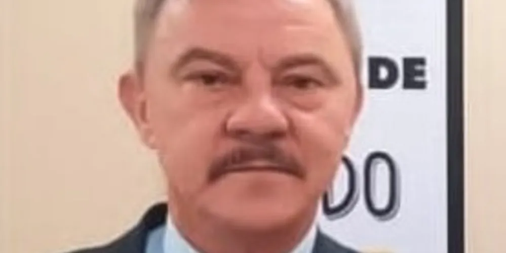 Centenas de pessoas renderam homenagens ao professor