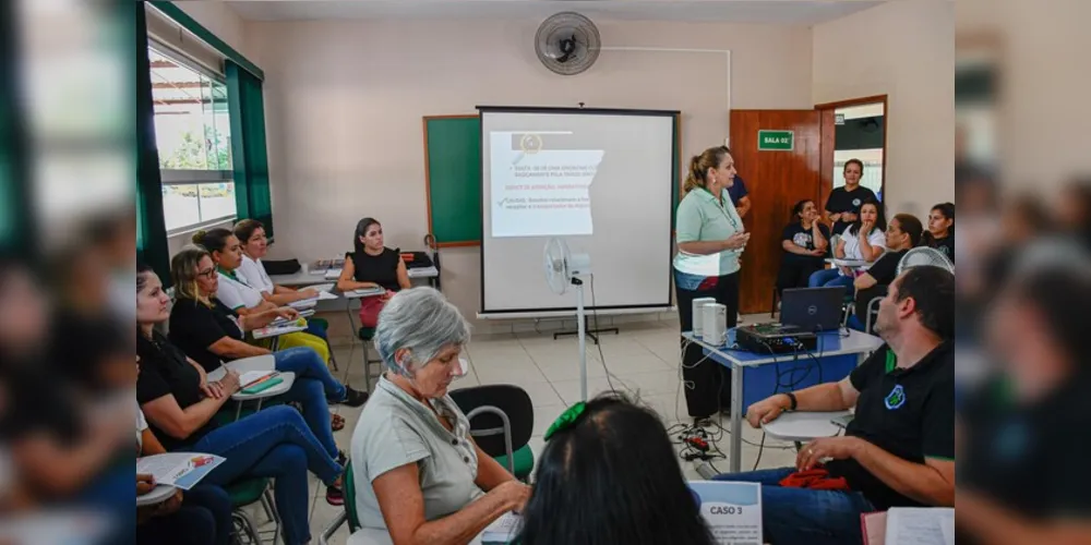 A formação também contou com a participação de especialistas na área de educação