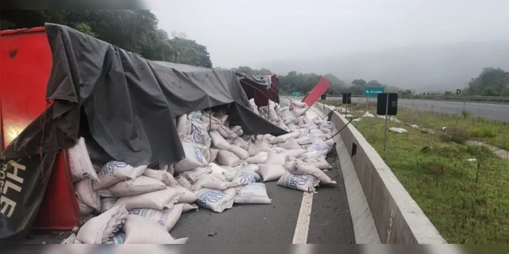 O motorista do veículo tem suspeita de fraturas na costela