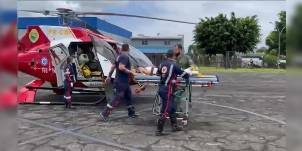 Criança foi socorrida pelo helicóptero da PM.