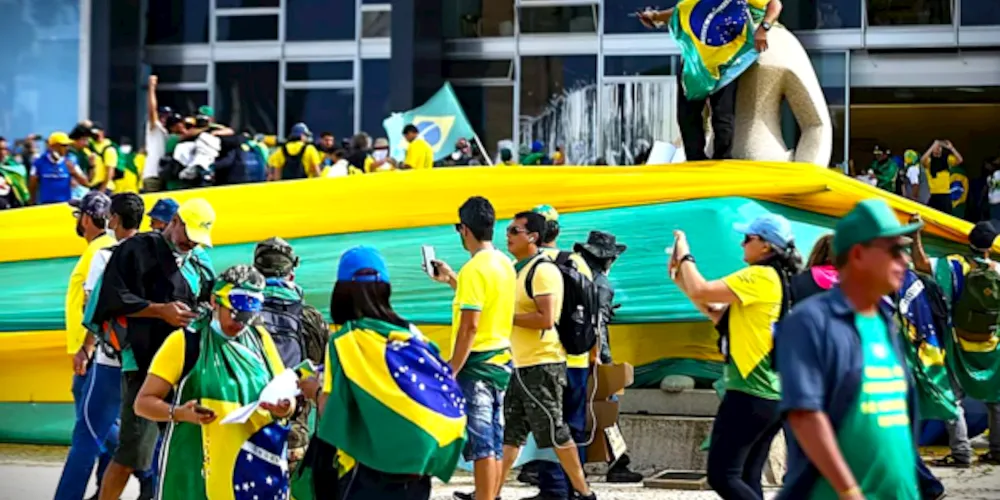 Em 8 de janeiro de 2023, as sedes dos Três Poderes foram invadidas e depredadas