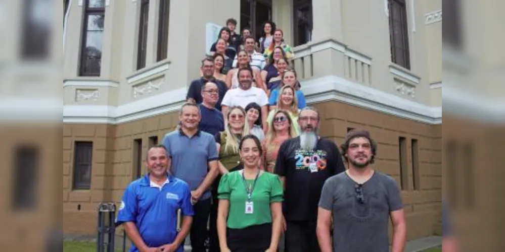 O encontro realizado na Mansão Villa Hilda, em Ponta Grossa, reuniu secretários municipais, diretores e outros representantes