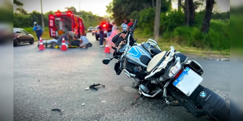 Veículos ficaram na pista de rolamento, após o acidente de trânsito