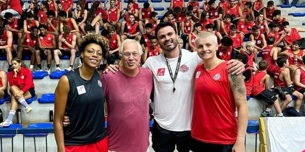 Cerca de 200 pessoas, entre atletas, pais e profissionais ligados ao esporte, prestigiaram o evento