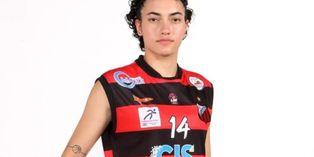 Wanessa tem 20 anos, 1,78 m e cumpre as funções de ala e pivô