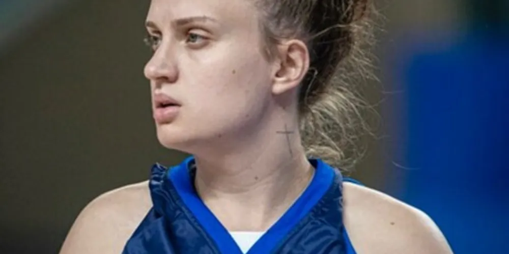 Júlia Letty tem 21 anos e é natural de Curitiba, capital do Paraná