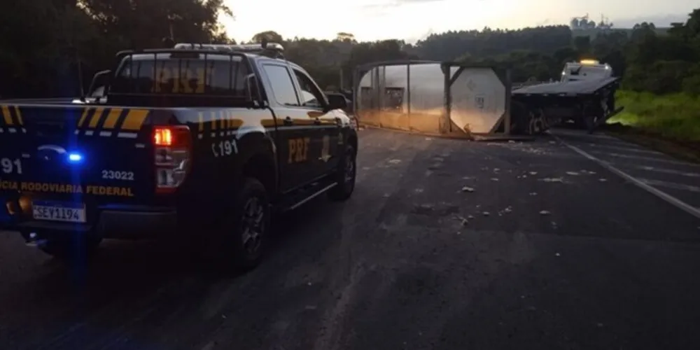 Acidente aconteceu na manhã desta sexta (26)
