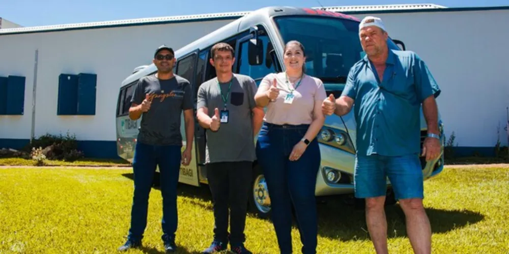 Prefeito Artur Butina adquiriu mais um ônibus para a saúde