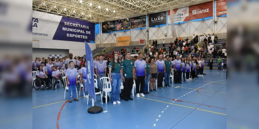 A cerimônia reuniu cerca de 500 pessoas, além de atletas e paratletas, representantes de entidades esportivas da cidade.