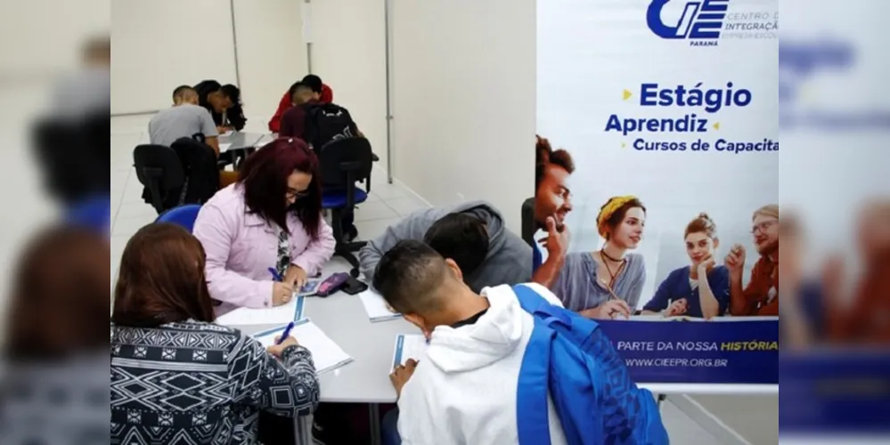 Estudantes tem a oportunidade de ter o primeiro contato com o mercado de trabalho.