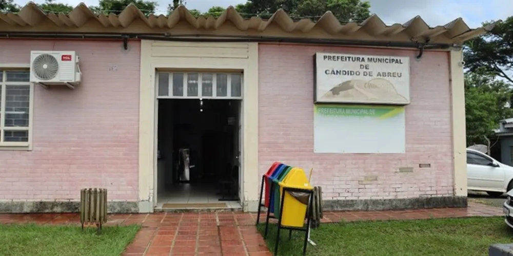 Prédio da prefeitura de Cândido de Abreu está sendo reformado