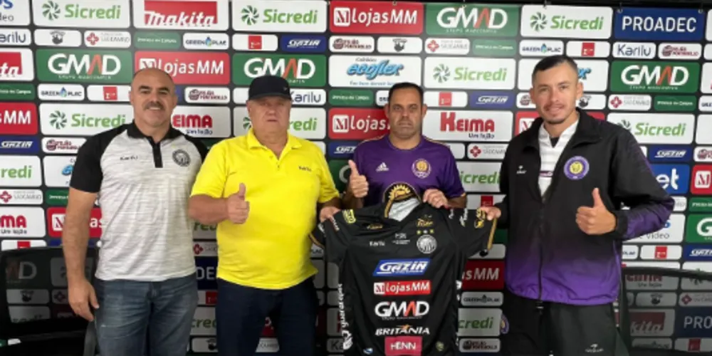 Operário repassa materiais da categoria de base para a Escola de Futebol Ebenézer