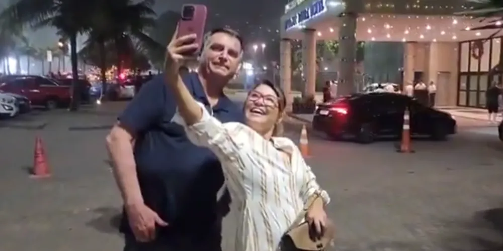 Político só percebeu depois de tirar a foto.