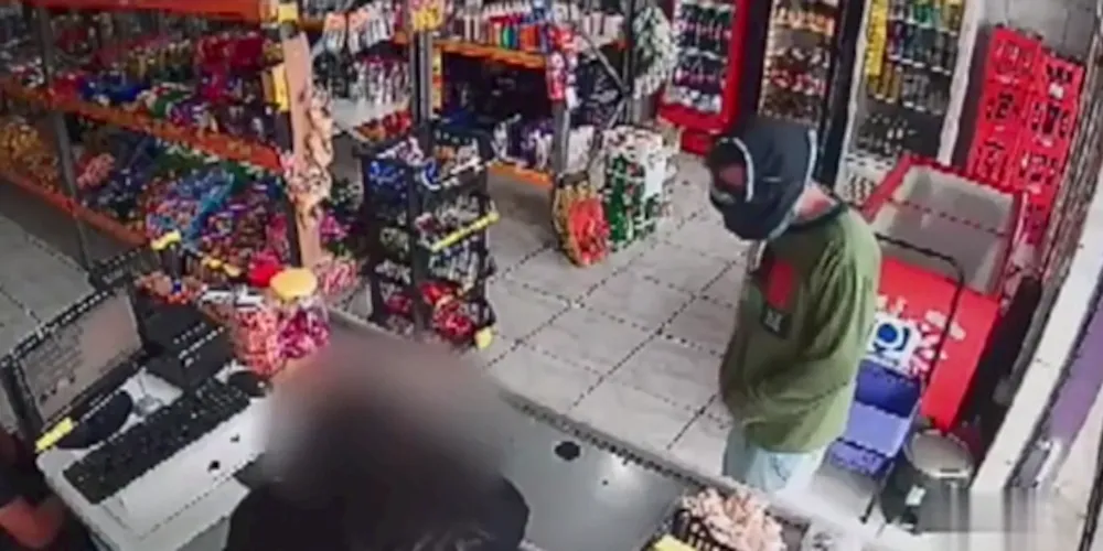 Homem foi preso pela Polícia Militar no dia seguinte ao crime, quando assaltava uma padaria.