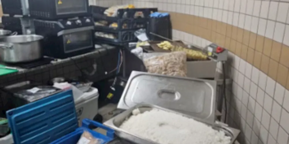 Cerca de 500 quilos de alimentos foram descartados. Outros camarotes também foram fiscalizados.