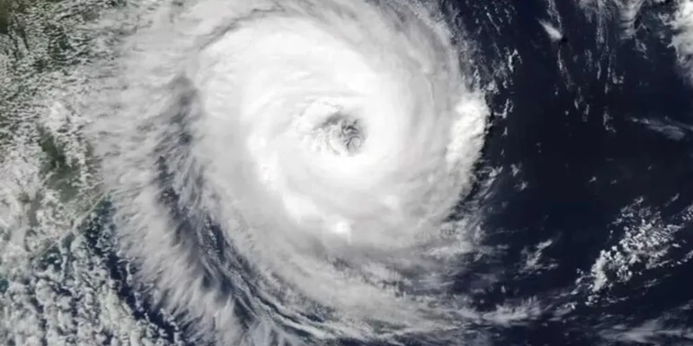 Fenômeno deve atingir a máxima intensidade longe da costa brasileira