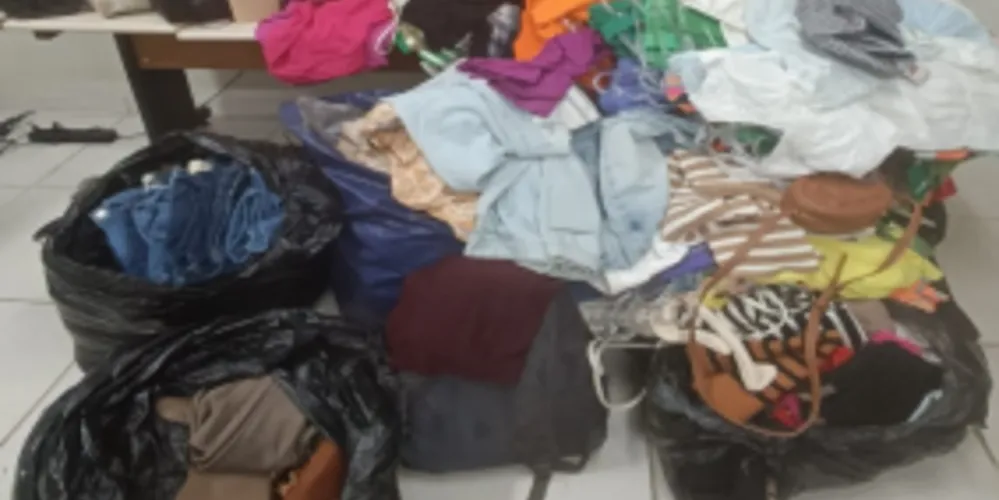 O carro foi usado para realizar um furto a uma loja de roupas