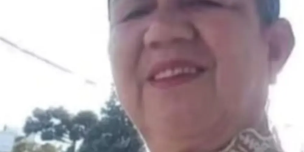 Ela estava acompanhada por um homem de 58 anos
