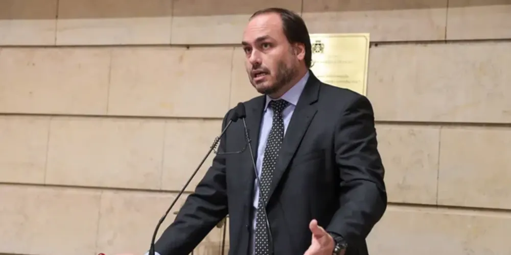 Carlos Bolsonaro é suspeito de ter sido destinatário das informações oriundas do monitoramento ilegal da Abin