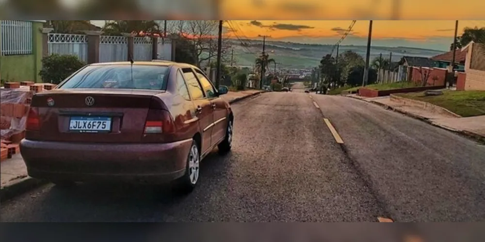 Carro foi furtado no último domingo (4)