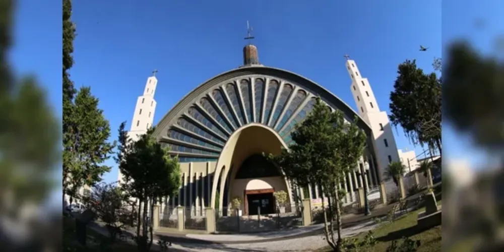 A Catedral Sant'Ana é a primeira paróquia de Ponta Grossa