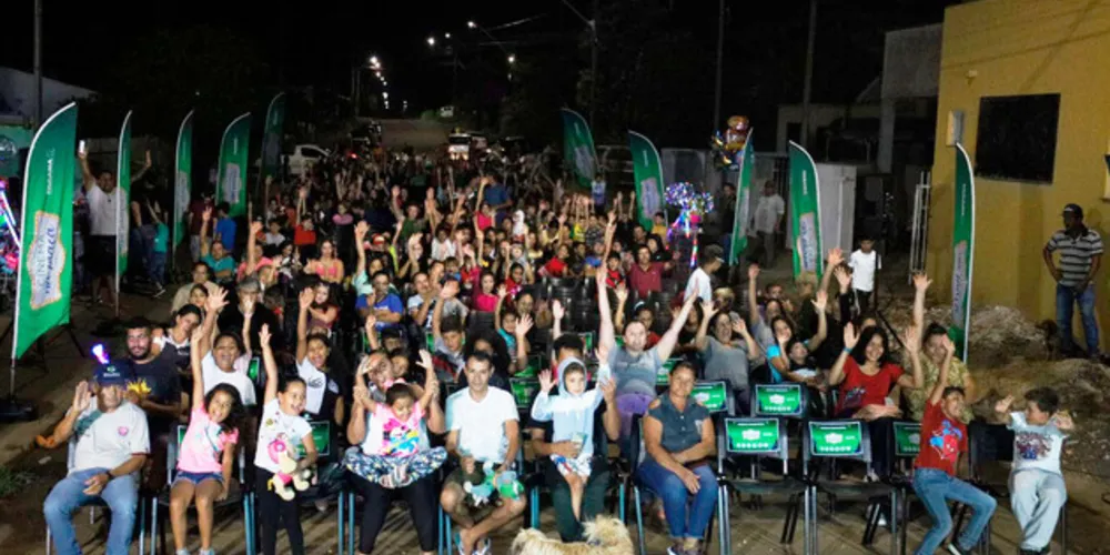 O Cinema na Praça promove exibições de filmes em cidades que não têm salas de cinema comerciais