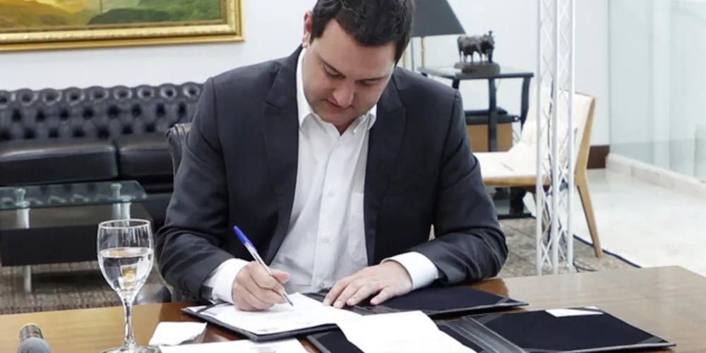 O governador Carlos Massa Ratinho Junior anunciou nesta quarta-feira (03) a realização de um concurso público em 2024 com 253 vagas