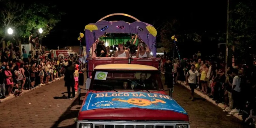 Nesta segunda-feira (12), antes do show principal, serão conhecidos os quatro melhores blocos do Corso