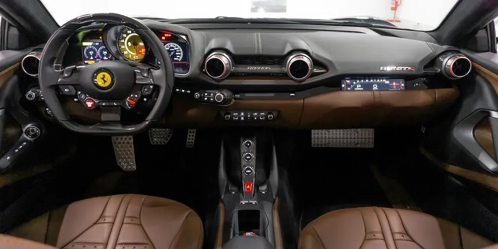 Ferrari é a marca que mais aparece na lista dos "carrões"