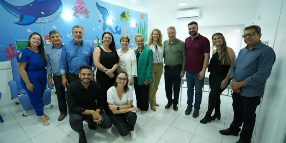 Com uma média de atendimento mensal de nove mil pacientes, dos quais três mil são pediátricos