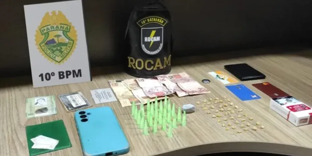 Com o suspeito também foram encontradas porções de maconha e cocaína