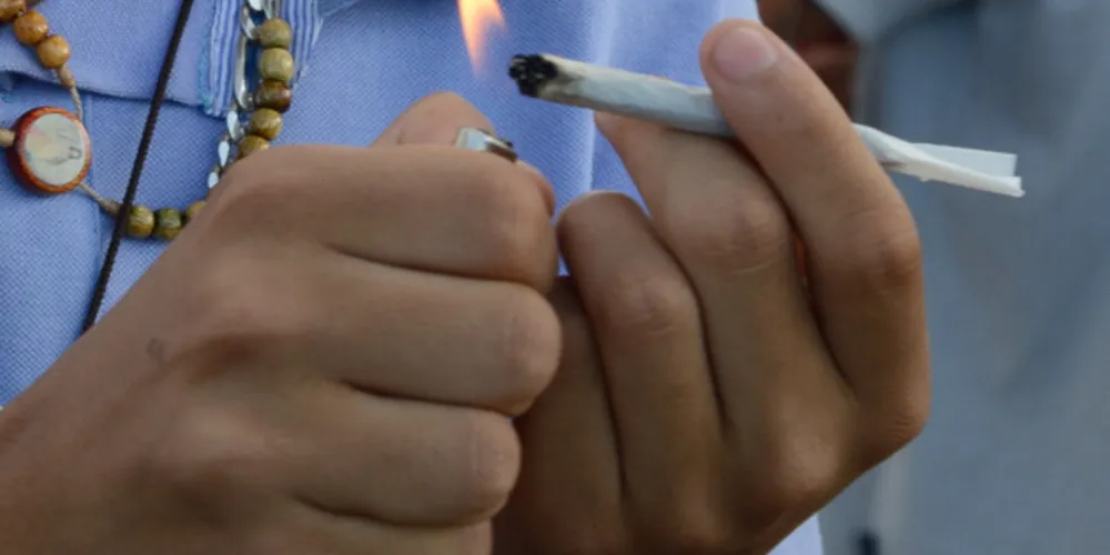 Atividades ocorriam dentro de um ambiente fechado no local.