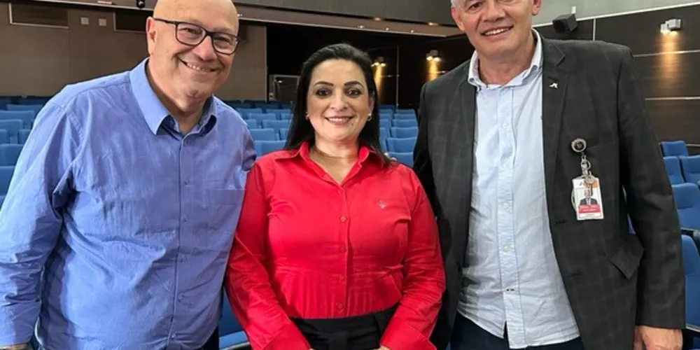 Luiz Cláudio Romanelli, Elisangela Pedroso e Carlos Carboni, diretor de coordenação da Itaipu