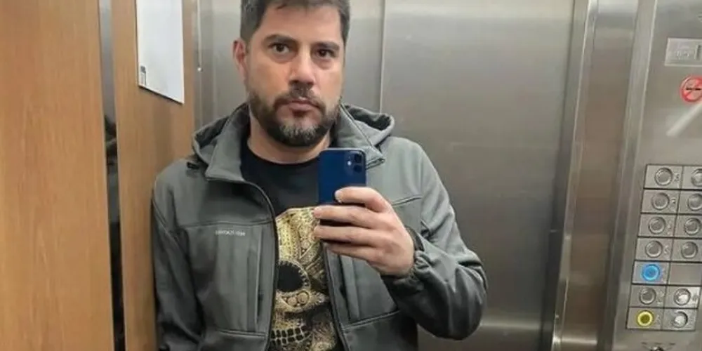 Ele foi internado em um hospital de Cambridge, na Inglaterra