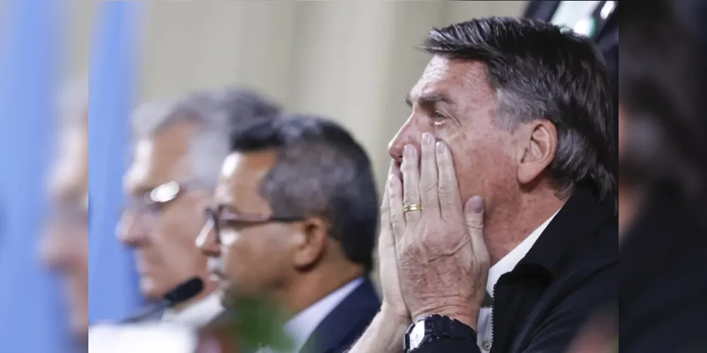 O mandado expedido pelo Supremo Tribunal Federal contra o ex-presidente também o proibiu de ter contato com outros investigados pela operação