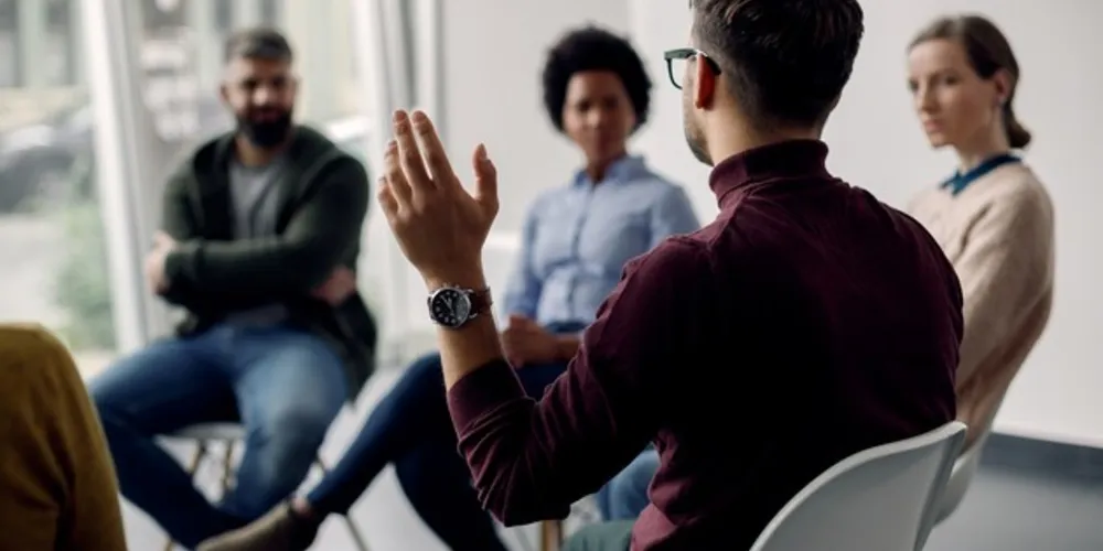 Os encontros estabelecidos garantem a todos os residentes ou locadores o direito de que se envolvam ativamente nas decisões