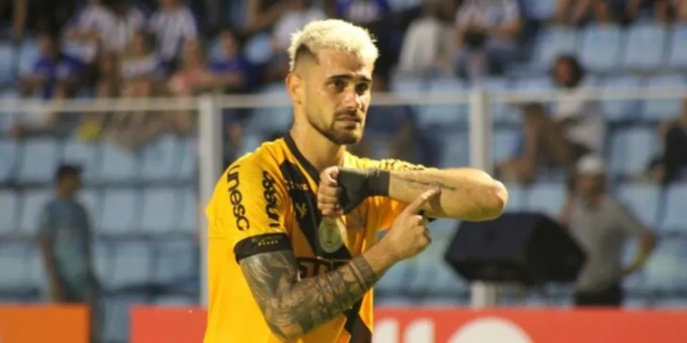 Felipe Vizeu se emocionou na comemoração