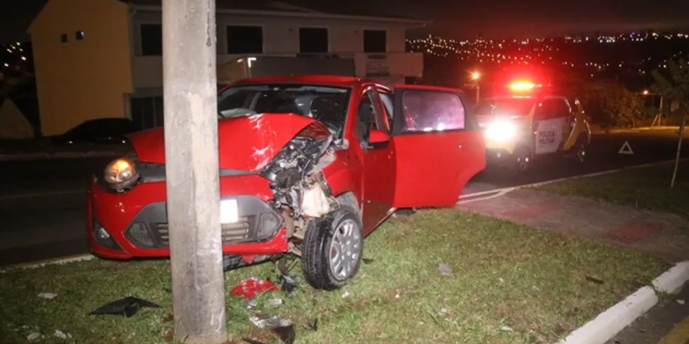 Acidente aconteceu na madrugada deste sábado (20)
