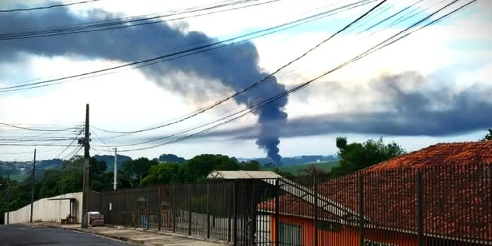 Vários seguidores do Portal aRede compartilharam imagens da fumaça no céu