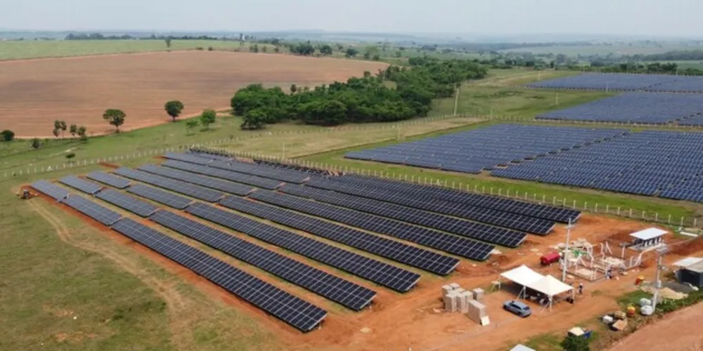 Empresa tem centenas de complexos fotovoltaicos na região