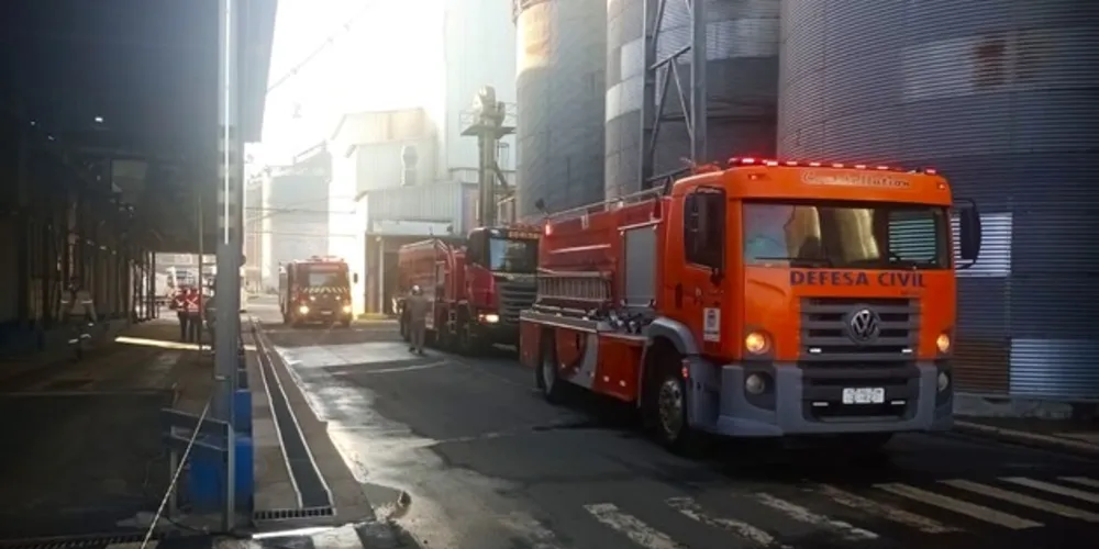 Veículos Auto Bomba Tanque Resgate se deslocaram até a situação