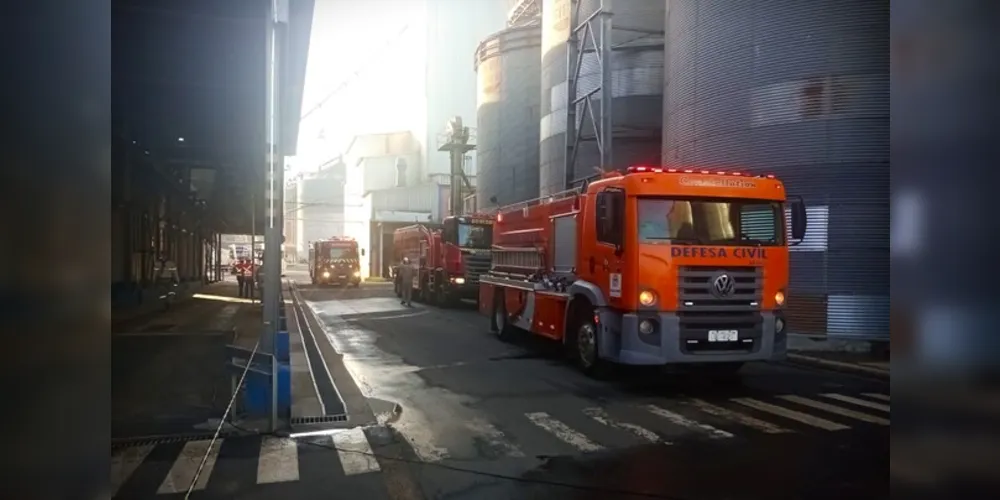 Veículos Auto Bomba Tanque Resgate se deslocaram até a situação