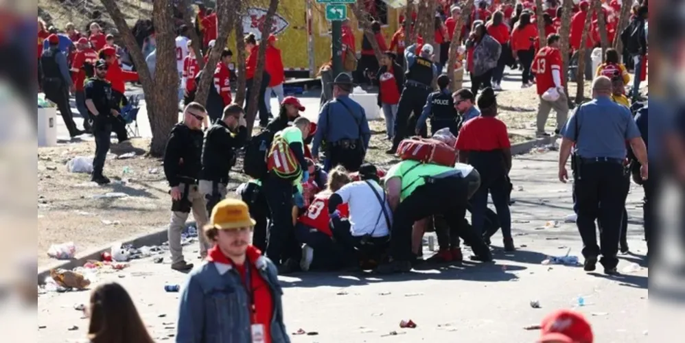 O desfile do Kansas City Chiefs, equipe de futebol americano, celebrava a vitória no Super Bowl