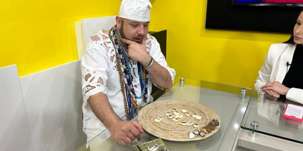 O Babalorixá Hallison Mocelim foi um dos pioneiros que ajudou o candomblé a se difundir no município de Ponta Grossa , seu nome é citado entre as principais lideranças religiosas dos Campos Gerais.