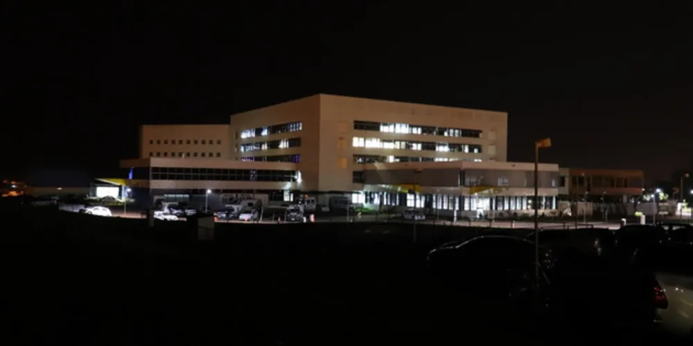 Vítima foi levada até o Hospital Universitário Regional por equipes dos Bombeiros