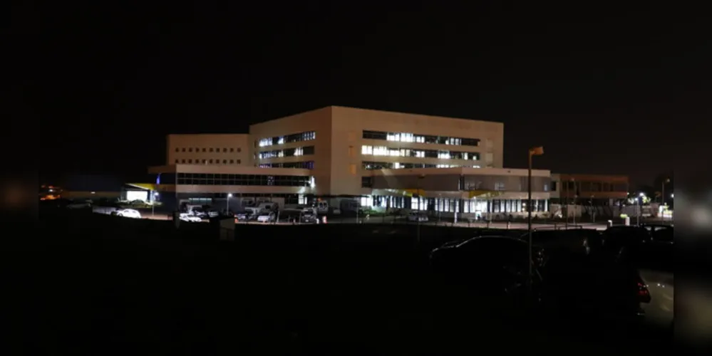 Vítima foi levada até o Hospital Universitário Regional por equipes dos Bombeiros